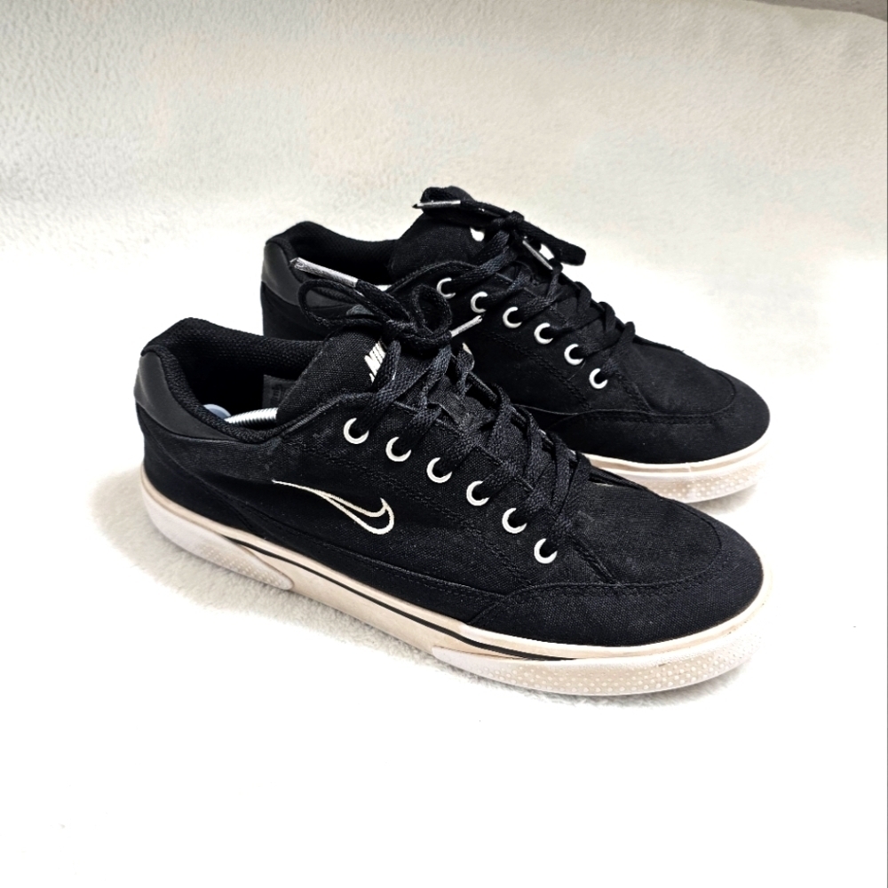 Nike Mens Retro black/ what size 7.5